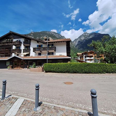 Hotel Nele Ziano di Fiemme Exteriör bild