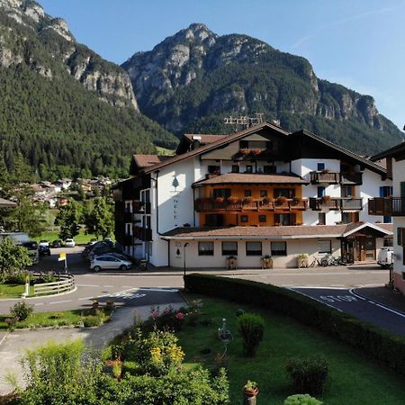 Hotel Nele Ziano di Fiemme Exteriör bild