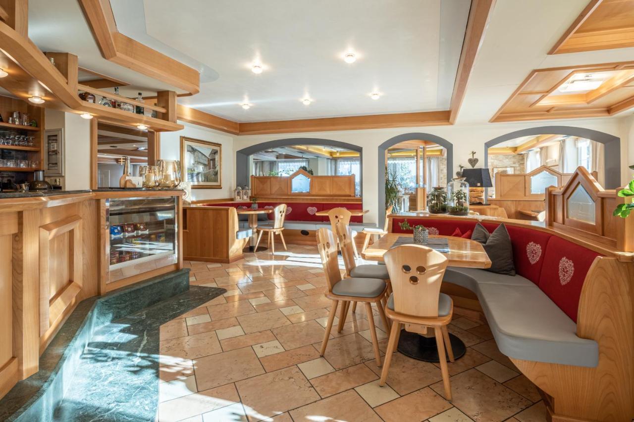 Hotel Nele Ziano di Fiemme Exteriör bild