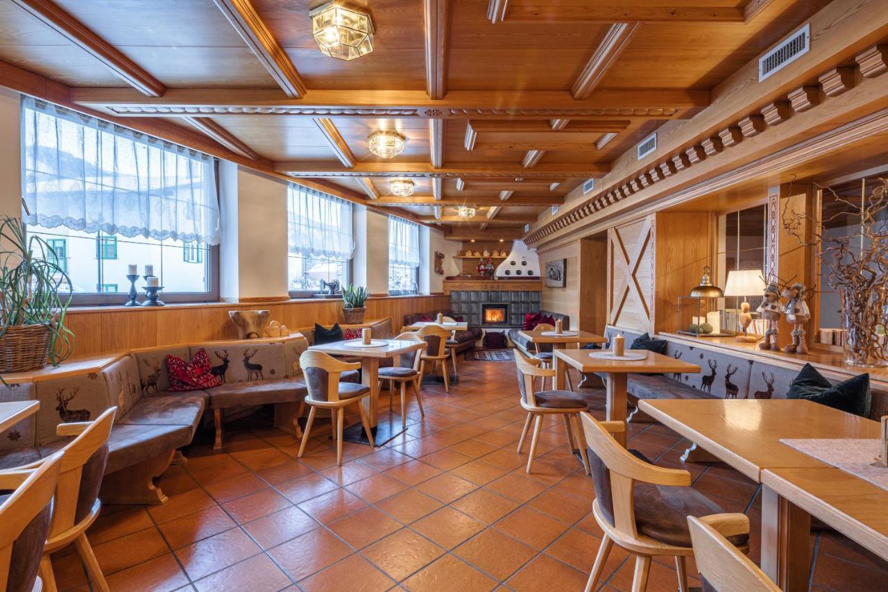 Hotel Nele Ziano di Fiemme Exteriör bild