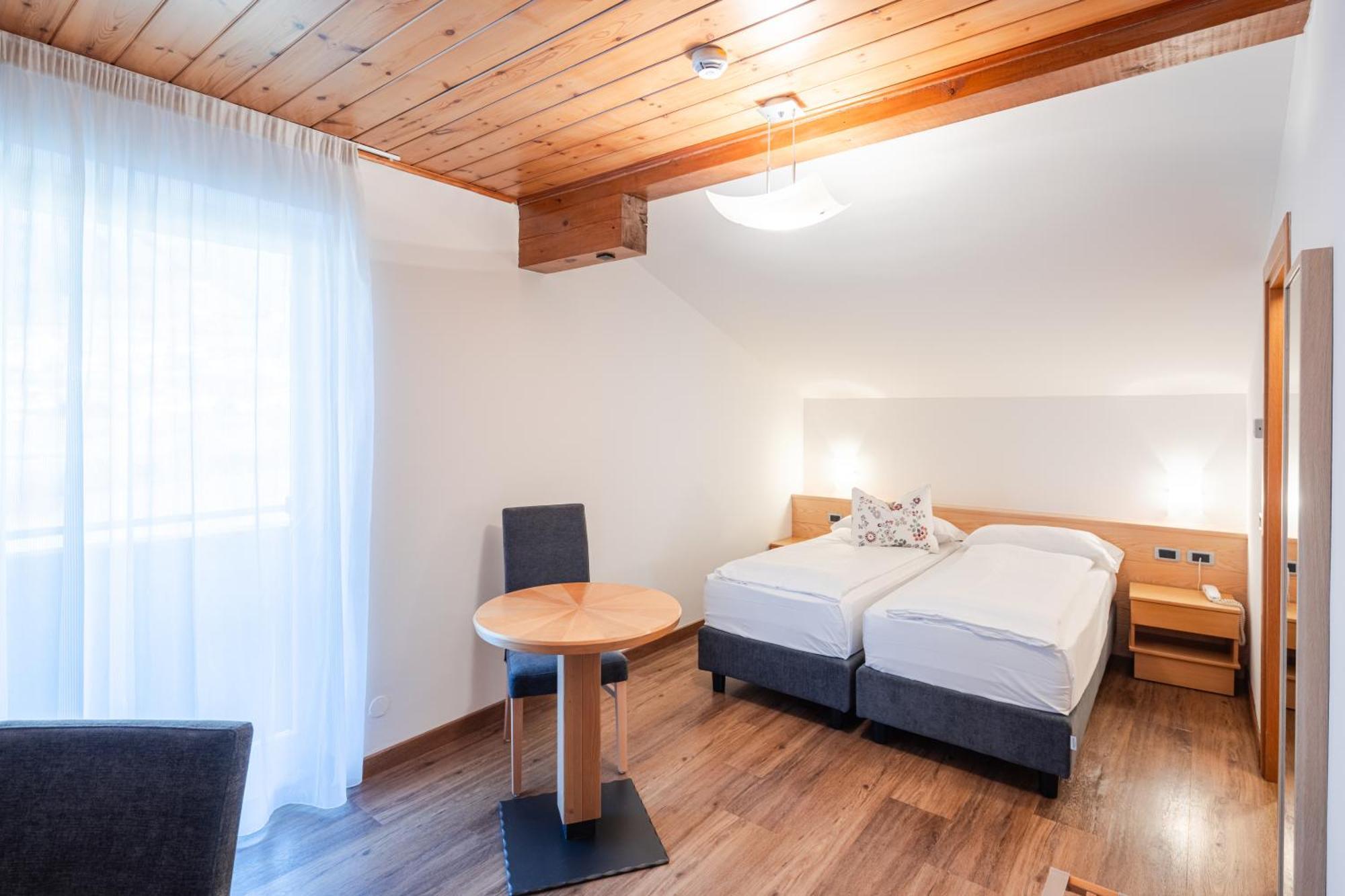 Hotel Nele Ziano di Fiemme Exteriör bild