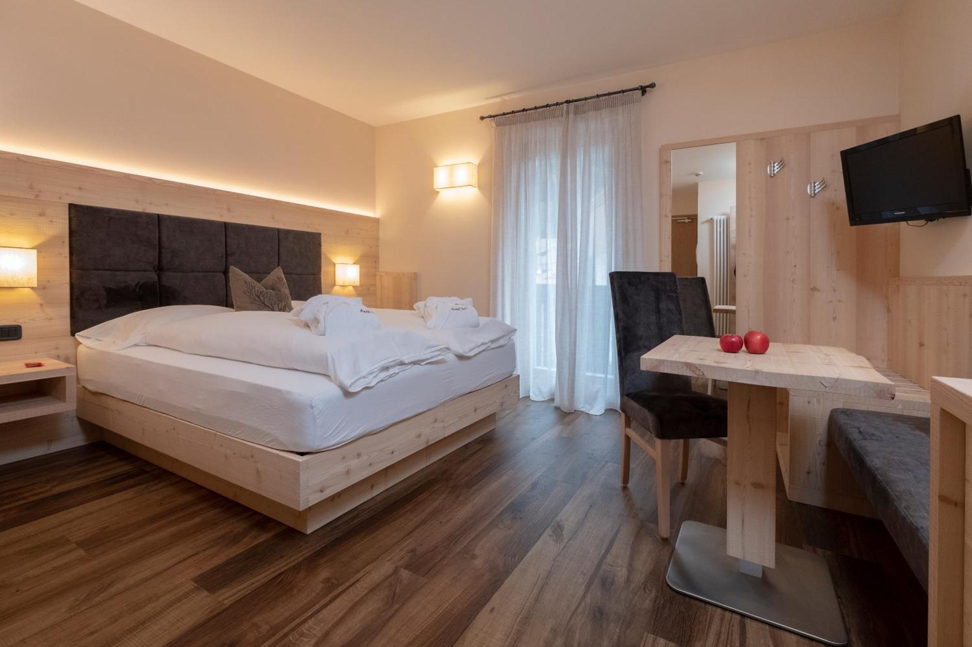 Hotel Nele Ziano di Fiemme Exteriör bild