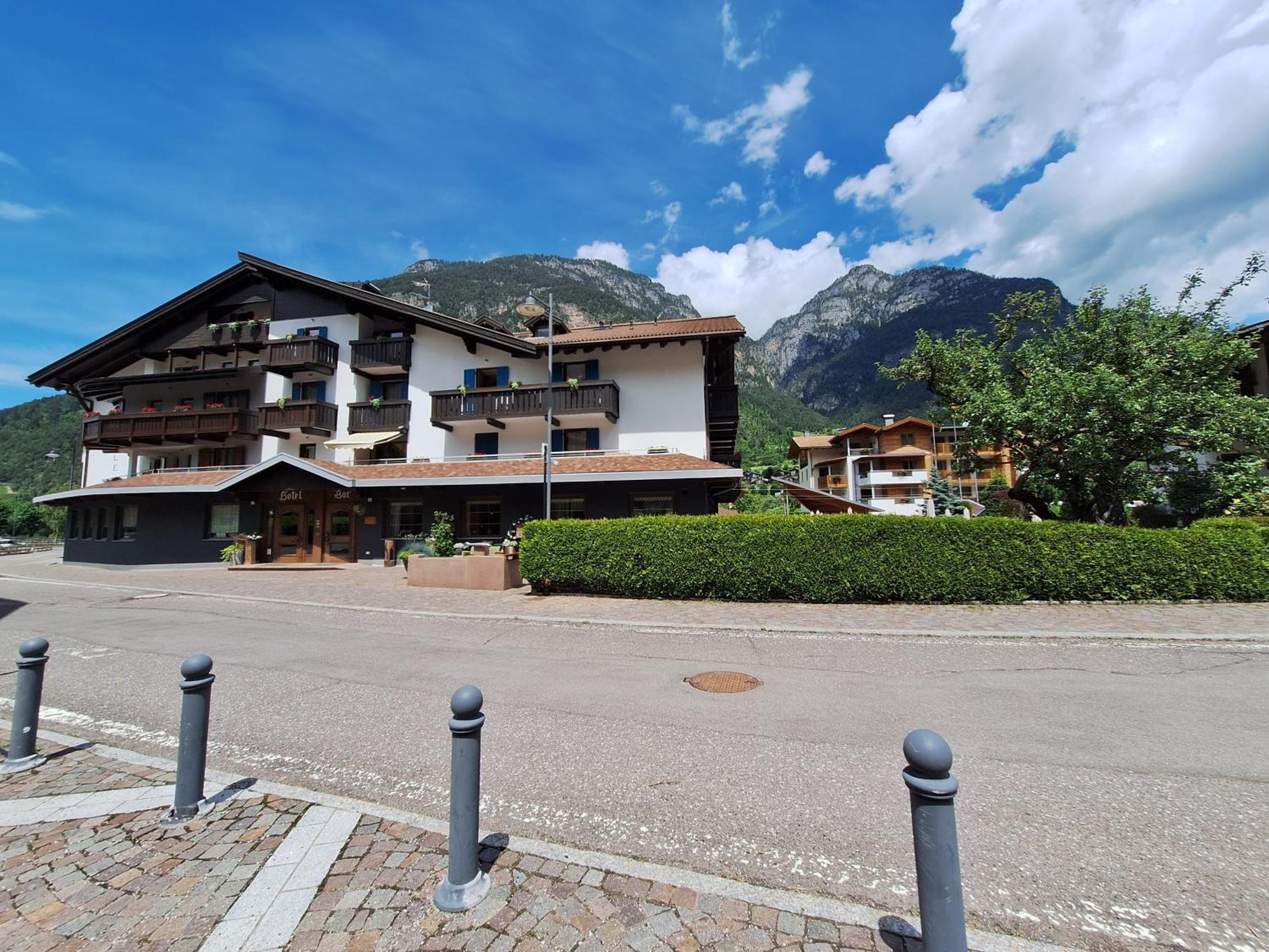 Hotel Nele Ziano di Fiemme Exteriör bild