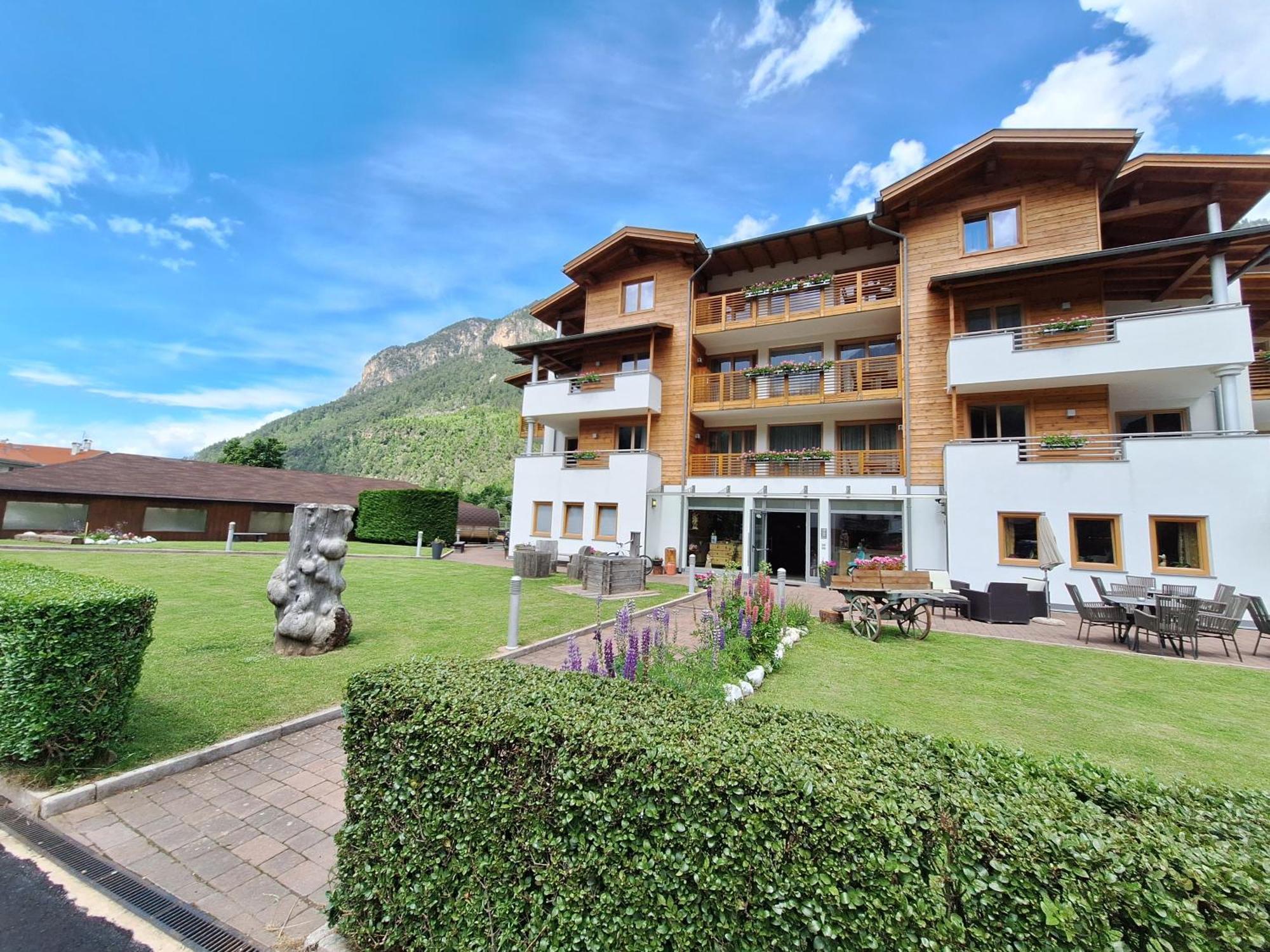 Hotel Nele Ziano di Fiemme Exteriör bild