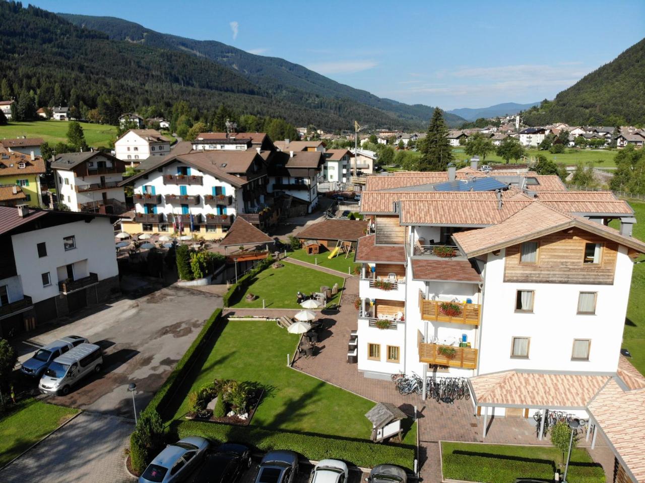 Hotel Nele Ziano di Fiemme Exteriör bild